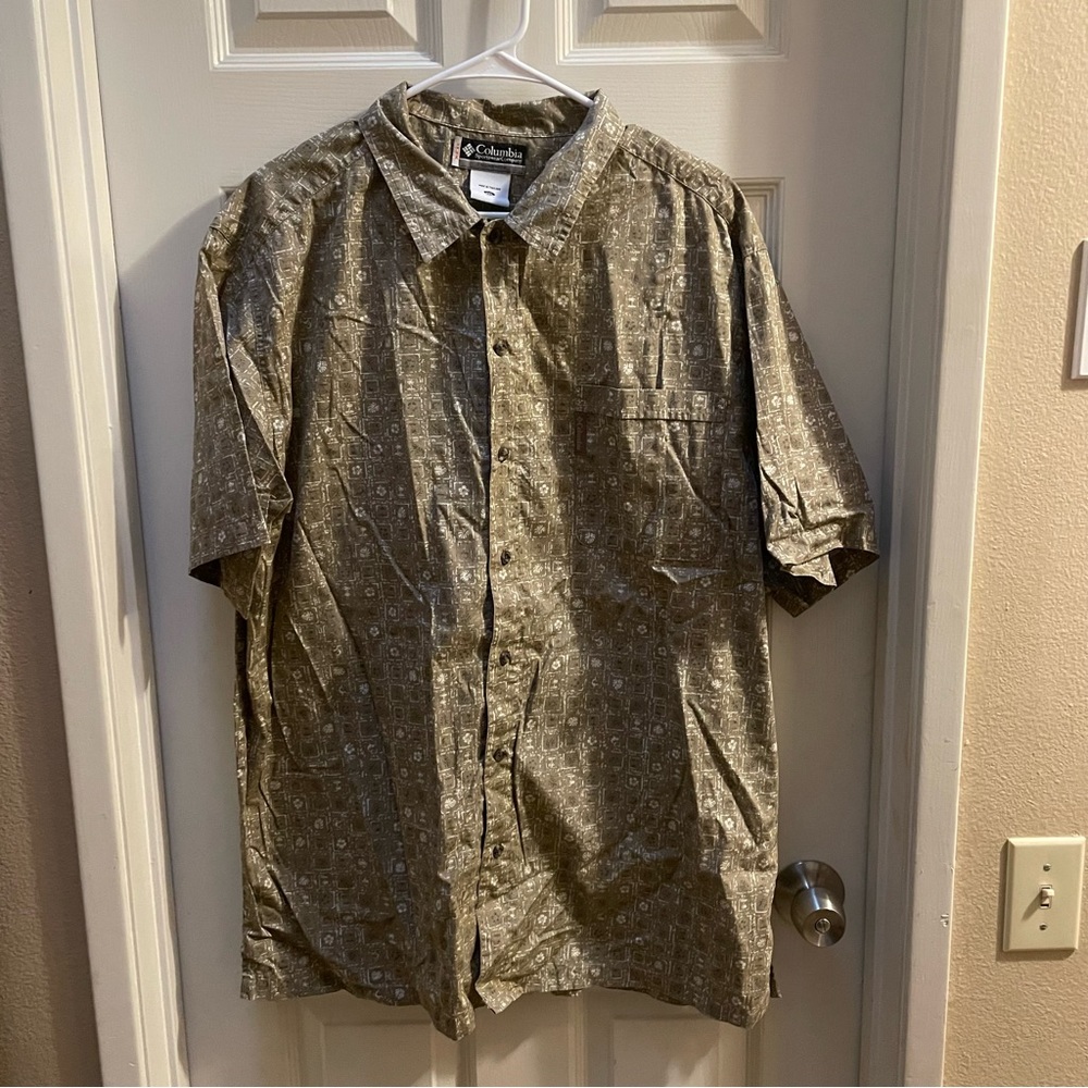Columbia Men’s Short Sleeve Button Down Shirt
